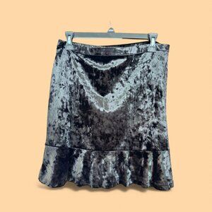 BAND OF GYPSIES black, crushed velvet, mini skirt with flared hem, size L…